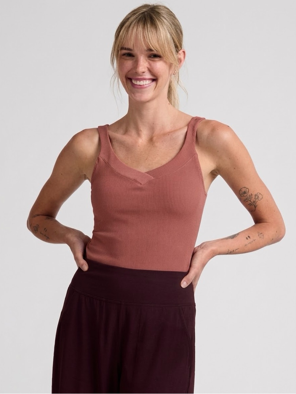 Beyond Yoga Impulse Ribbed Classic Tank Size Small Terracotta Rust V Neckline
